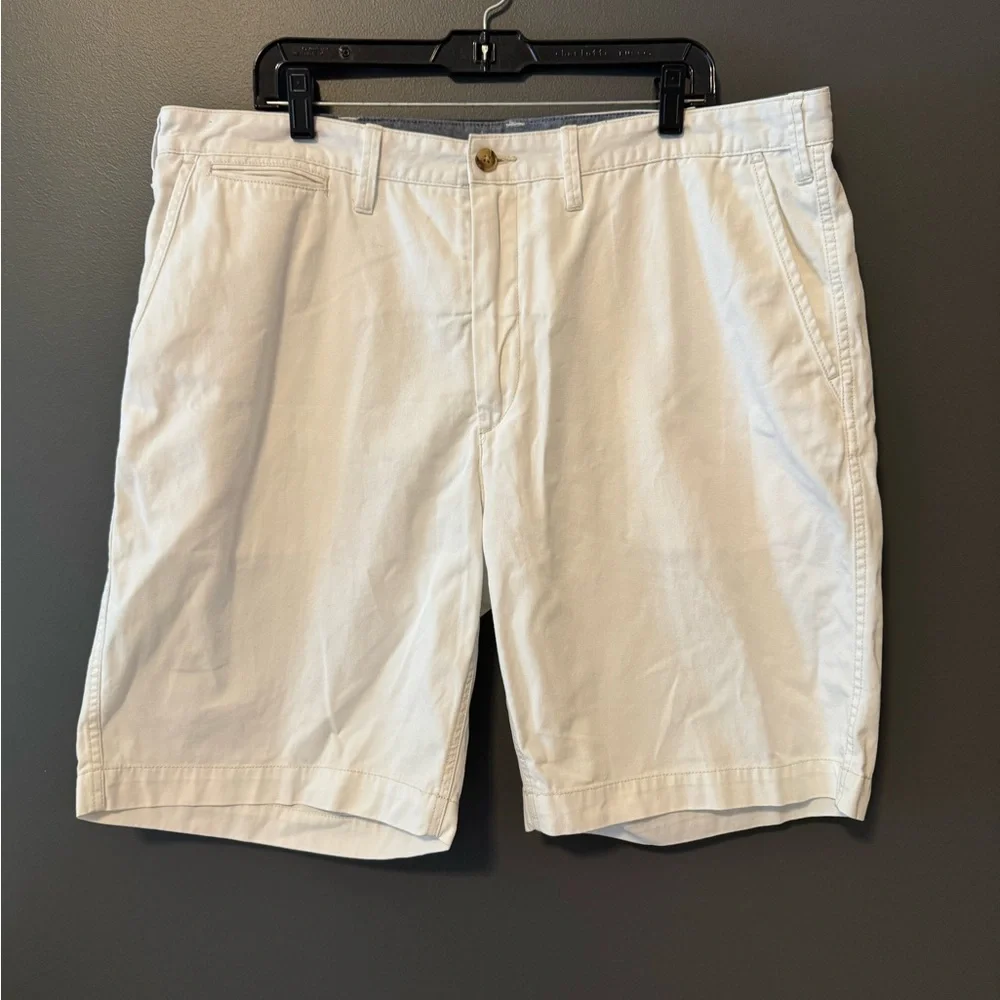 Polo Ralph Lauren Men’s Cream White Flat Front Chino Shorts. Size 40.